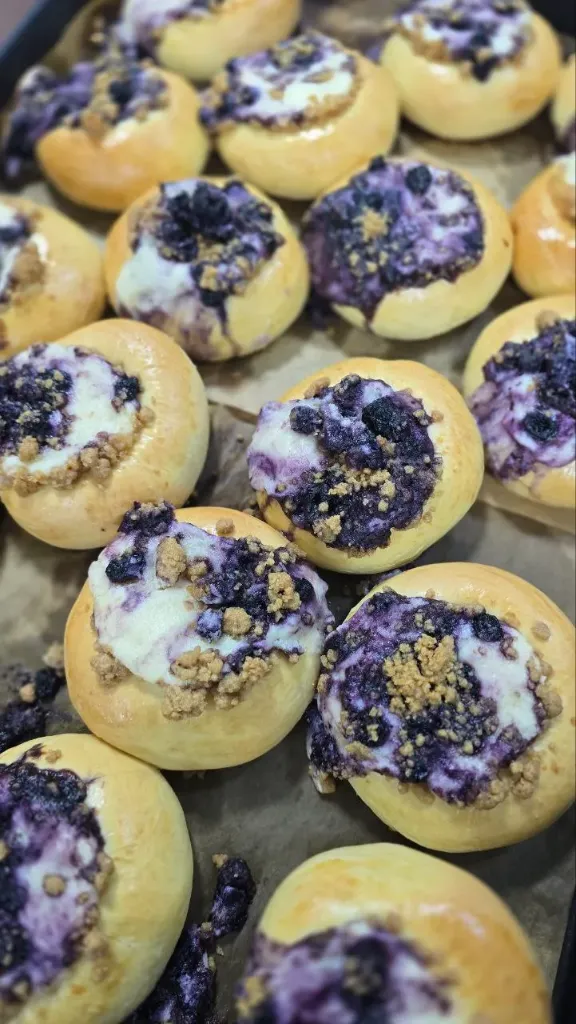 Blueberry Cheesecake bun