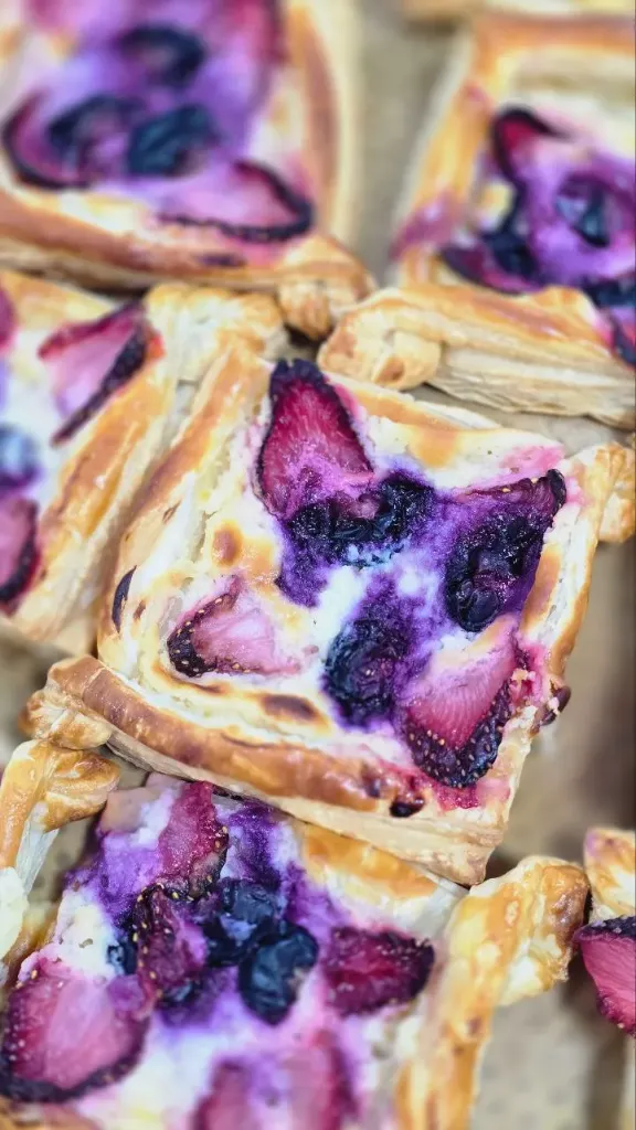 Berry Cheesecake Danishes 2pcs