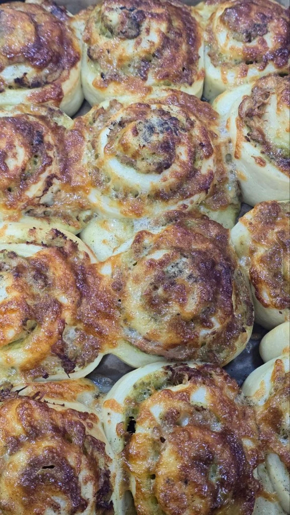 Pesto Chicken & Mozzarella Pizza Buns - Pack of 2