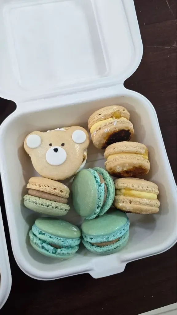 Assorted 8 Macaron Box